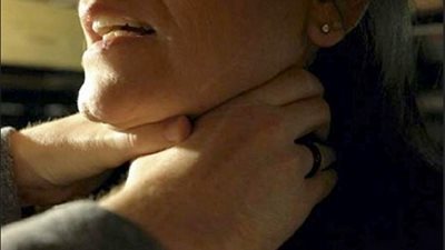 من داخل المقبرة.. نظر في وجه ابنته قبل الدفن فقرر الانتقام من أمها 