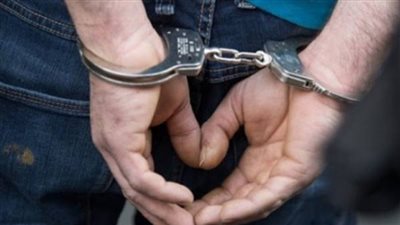 القبض على عاطل لمعاكسته فتاة والتعدي على شقيقها بالضرب 