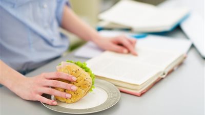 مع عودة الدراسة.. 6 أطعمة تمد الطلاب بالطاقة وتعزيز المناعة
