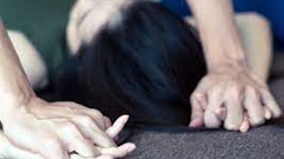 رجل أعمال شهير يحتجز خادمته الأجنبية ويغتصبها لمد شهرين.. وقرار عاجل من المحكمة
