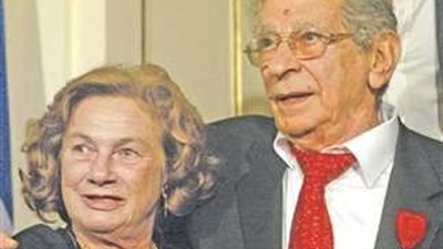 وفاة زوجة المخرج يوسف شاهين عن عمر يناهز 95 عاماً  