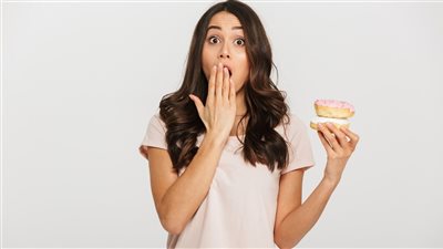 ستبدو أصغر سنا وأقل وزنا.. ماذا يحدث لجسمك عند التوقف عن تناول السكر؟