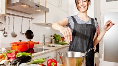 تفسير حلم الطبخ في المنام للعزباء والمتزوجة والحامل