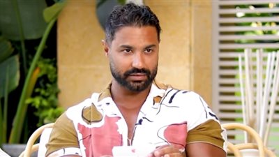 كريم فهمي يصدم جمهوره بستايل غريب في حفل زفاف فاطمة عادل (صور)