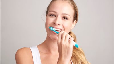 للقضاء على رائحة الفم الكريهة.. 5 نصائح للحفاظ على صحة فمك وأسنانك 