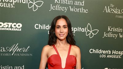 ميجان ماركل تتألق بالأحمر الناري الجريء في أحدث ظهور لها (صور)