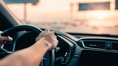 القبض على سائق نقل ذكي تحرش بفتاة وأمها أجنبيات 