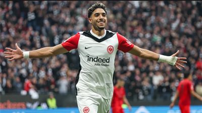 فرانكفورت يفاجئ عمر مرموش بعد تألقه في الدوري الألماني