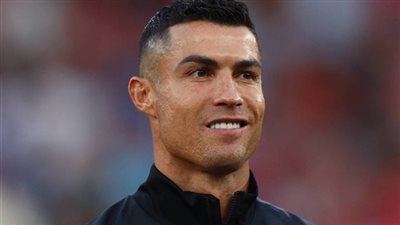 شقيقة كريستيانو رونالدو بالحجاب في جامع الشيخ زايد (فيديو)