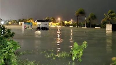 ما الظواهر المناخية التي تصاحب إعصار ميلتون بعد تهديده حياة سكان فلوريدا؟ 