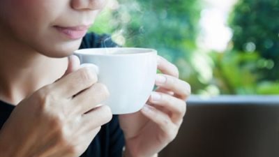  فوائد الشاي الأبيض المذهلة لنعومة وإشراق البشرة 