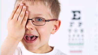 للأمهات.. 5 أطعمة تساعدك في تحسين البصر لدى طفلك