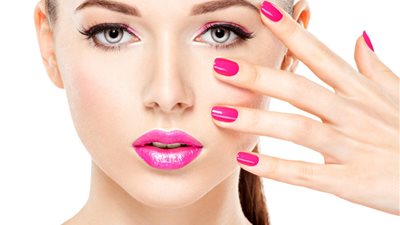 في شهر أكتوبر الوردي.. أفضل أنواع المانيكير الزهري|صور