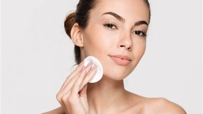 دون إلحاق الضرر ببشرتك.. أفضل 5 نصائح لإزالة المكياج بشكل صحيح