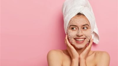 للجنس الناعم.. 5 مقشرات طبيعية للحصول على بشرة ناعمة