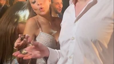 مريم الخشت ترقص بالصاجات مع زوجها بحفل زفافهم بحضور نجوم الفن | صور