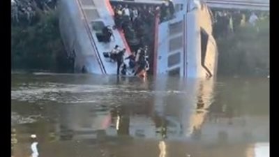 الصحة: اصابة 20 شخص في حادث قطار المنيا.. والوزير يتابع توفير الخدمات الإسعافية للمصابين 