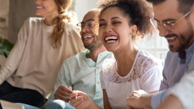 الضحك يطيل العمر.. حقيقة أم خرافة؟