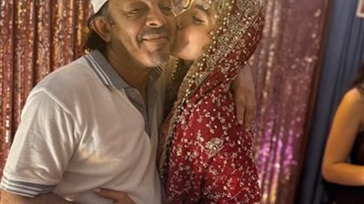 علاء مرسي يحتفل بحنة ابنته بحضور الآهل والأصدقاء.. والعروس تفاجئ والدها بشكل مؤثر 