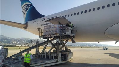 بالصور.. طائرة مساعدات طبية وإغاثية تصل إلى بيروت