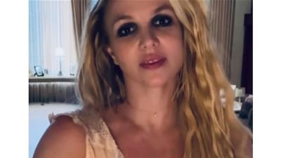 بريتني سبيرز تثير ضجة بفستان زفاف: تزوجت نفسي (صور) 