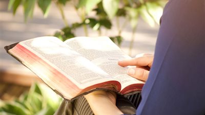  تفسير رؤية الكتاب في المنام للعزباء والمتزوجة