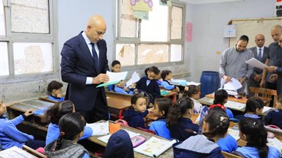 بالصور.. جولة تفقدية لوزير التعليم في عدد من المدارس بالمطرية