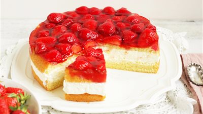 طريقة عمل كيكة الجيلي بالكاسترد 