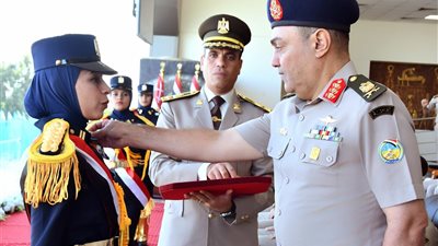 الاحتفال بتخريج دفعات جديدة من المعاهد الصحية التابعة للقوات المسلحة 