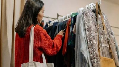 أسعار الملابس الشتوية في مرمى سخرية الفتيات.. ورواد السوشيال: الأرقام أصعب من خيانة خطيبي