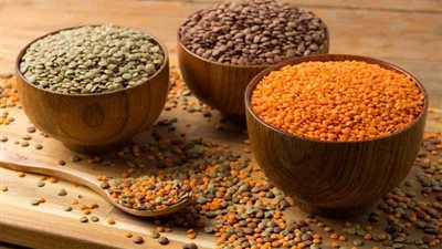 أكلة الشتاء الصحية الأكثر تواجدًا على سفرتك.. 5 فوائد عند تناول أسرتك شوربة العدس 