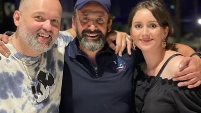 زوجة محمد محمود عبد العزيز تروي قصة تعارفهما الأول (فيديو)  