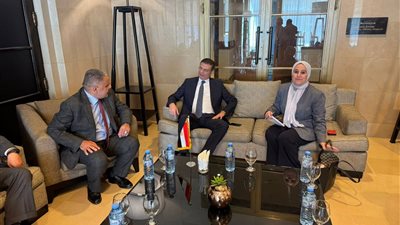 وزير الزراعة يجتمع مع نقابة مصدري الخضر والفواكه بالأردن