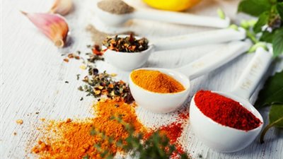 دون أدوية.. 9 أنواع توابل يمكنها خفض الكوليسترول