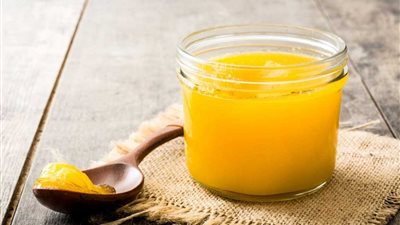 احذر منها.. 4 مخاطر محتملة عند تناول السمن بكثرة