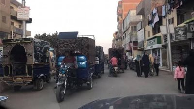 حدث في بني سويف.. أزمة مواصلات تضرب مركز سمسطا والأهالي تناشد المسئولين 