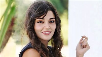 شبيهة هاندا أرتشيل العربية تشعل الجدل في الصحف التركية (فيديو)