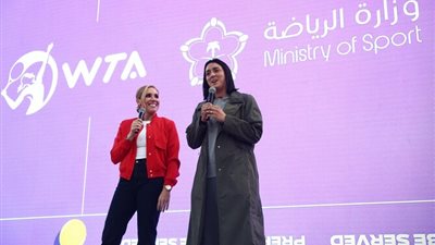 نجوم الرياضة يفتتحون حفل نهائيات رابطة التنس للسيدات.. وأنس جابر ونيمار يقيمان القرعة