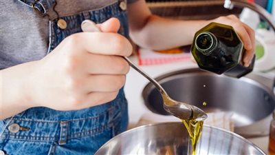 5 فوائد تدفعك للطهي بـ«زيت السمسم»