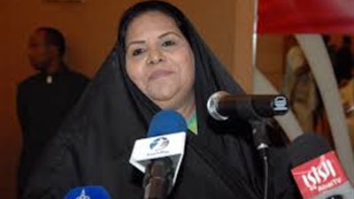 فتحية عجلان | شاعرة بحرينية أصدرت ديوانًا مشتركًا مع زوجها