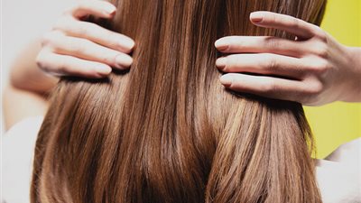 نتائج فورية.. وصفة زيت الزيتون والقرنفل للعناية بالشعر 