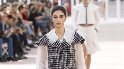 شانيل تسلط الضوء على عارضات أزياء عربيات في حملاتها للعطلات القادمة (صور)