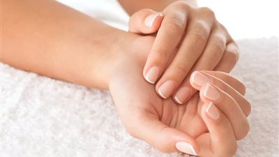 لبشرة نضرة.. 5 خطوات بسيطة للتخلص من الجلد الميت حول الأصابع