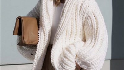 لإطلالة جذابة ومميزة طرق ارتداء البلوفر الشتوي كشال