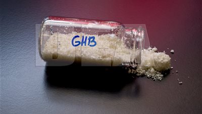 بعد العثور عليه بحوزة مذيعة.. ما هو مخدر GHB ولماذا أصبح غير قانوني؟ 