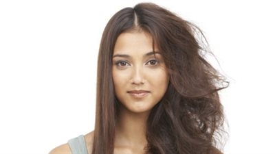 4 نصائح للعناية بالشعر الجاف بطرق طبيعية 