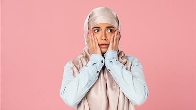 زوجة أخي تخونه.. هل أخبره أم أصمت؟