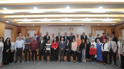 ترويجا لبطاقاته البنكية.. البنك الأهلي يسلم الجوائز للفائزين في حملته الترويجية 