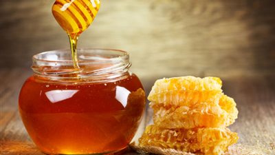 مضاد للأكسدة والميكروبات.. 6 فوائد مذهلة لتناول العسل في فصل الشتاء