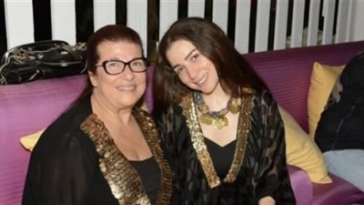 سبب غياب «مي عز الدين» عن جنازة والدتها